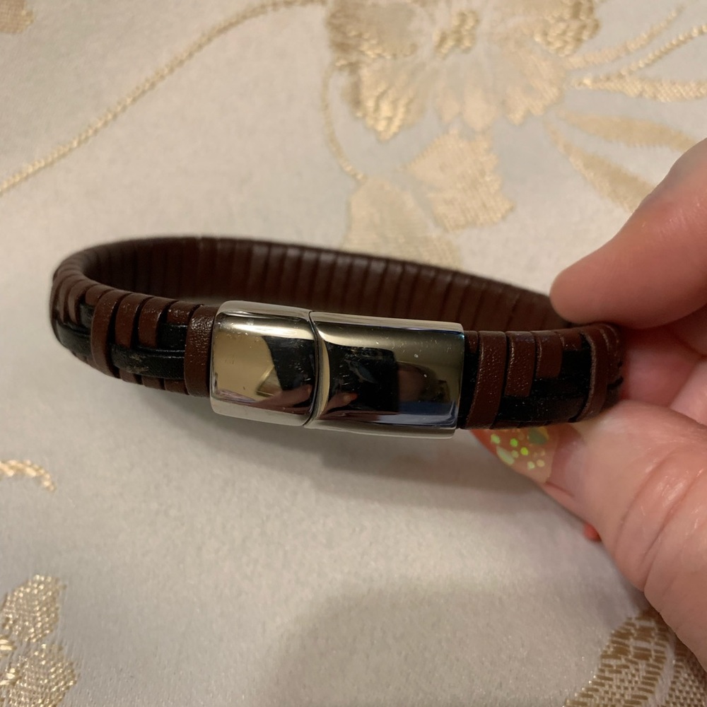 Men’s Genuine Leather popular Bracelet HOST PICK - Picture 2 of 10